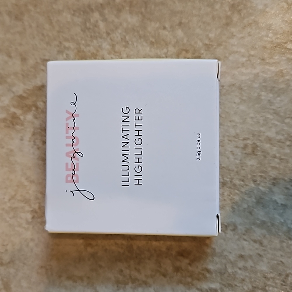 Jazmine Beauty Illuminating Highlighter in Jazzy